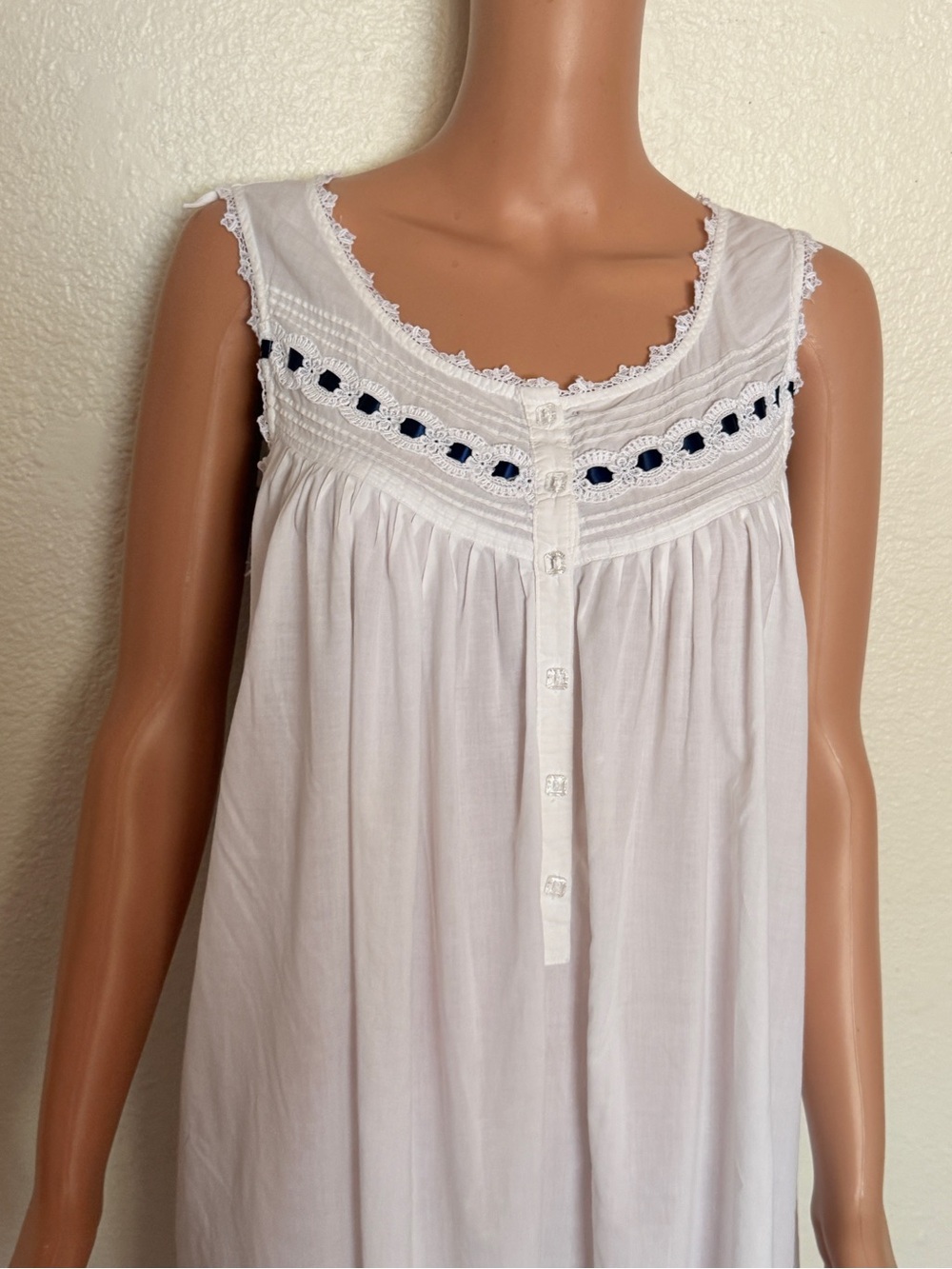 Vtg Eileen West White Cotton Maxi Nightgown Hong Kong Sz M - Picture 5 of 9